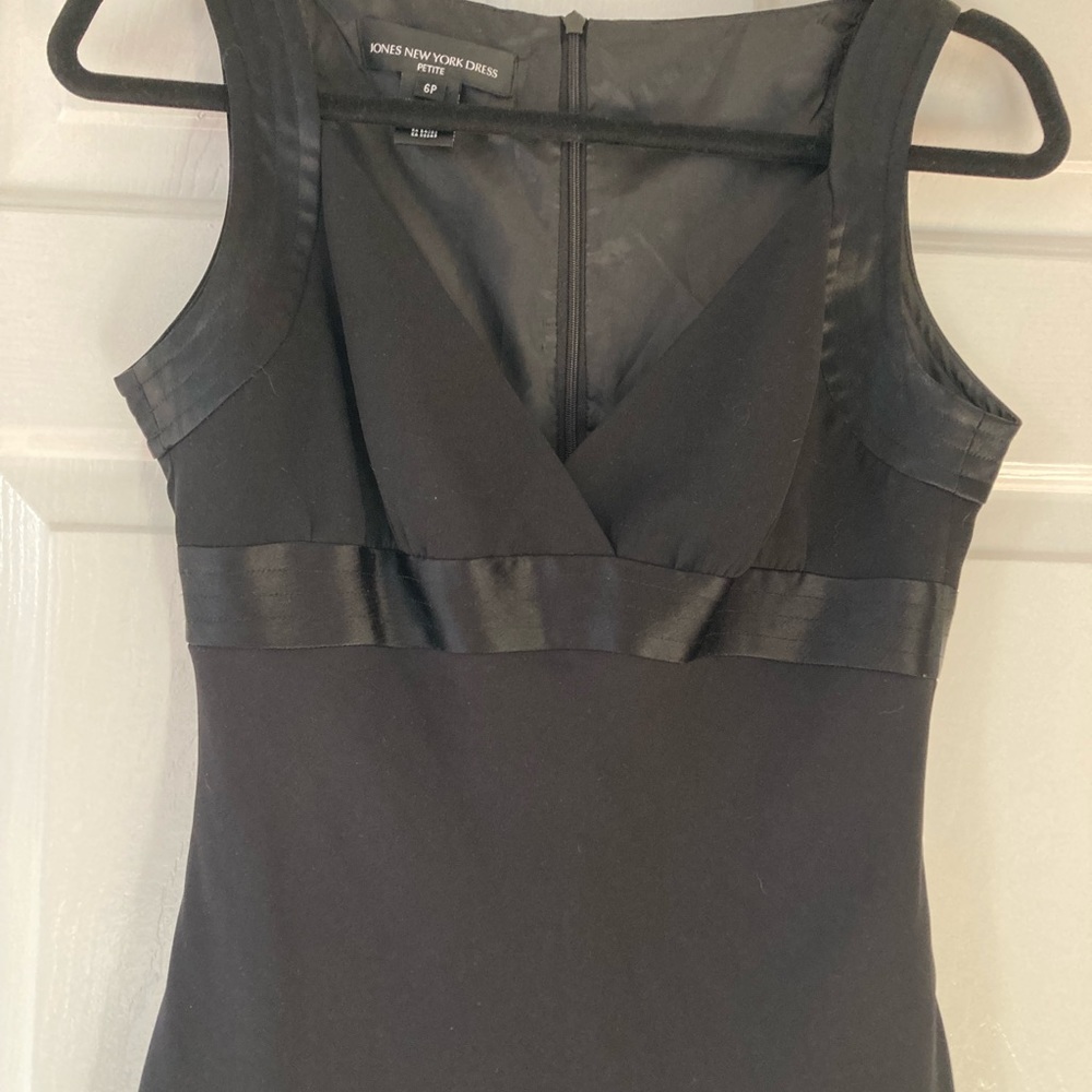 Dress - Picture 3 of 7